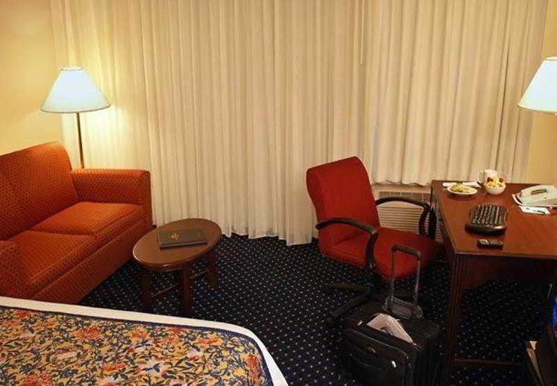 Spark By Hilton Birmingham Colonnade Εξωτερικό φωτογραφία