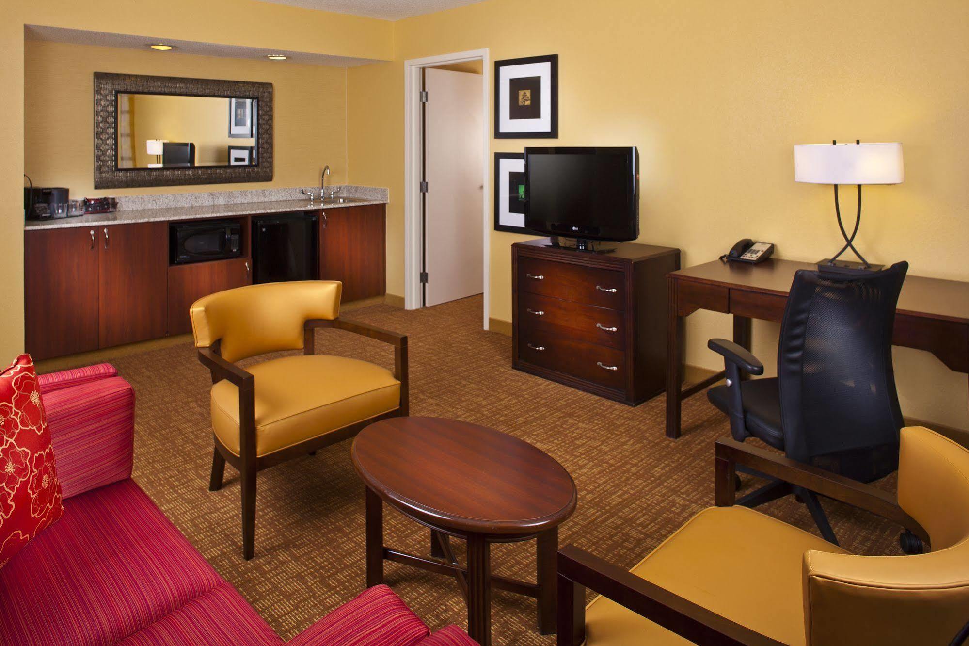 Spark By Hilton Birmingham Colonnade Εξωτερικό φωτογραφία